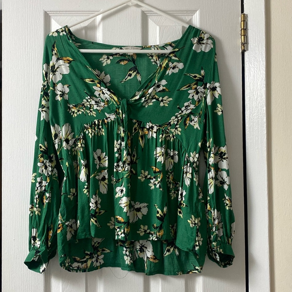 Green flowered lucky brand top size small